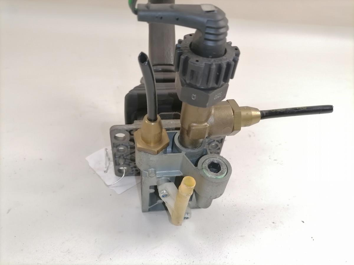 Scania Handbrake control lever 1408332 - Универсальная запчасть для Грузовиков: фото 4 Scania Handbrake control lever 1408332 - Универсальная запчасть для Грузовиков: фото 4
