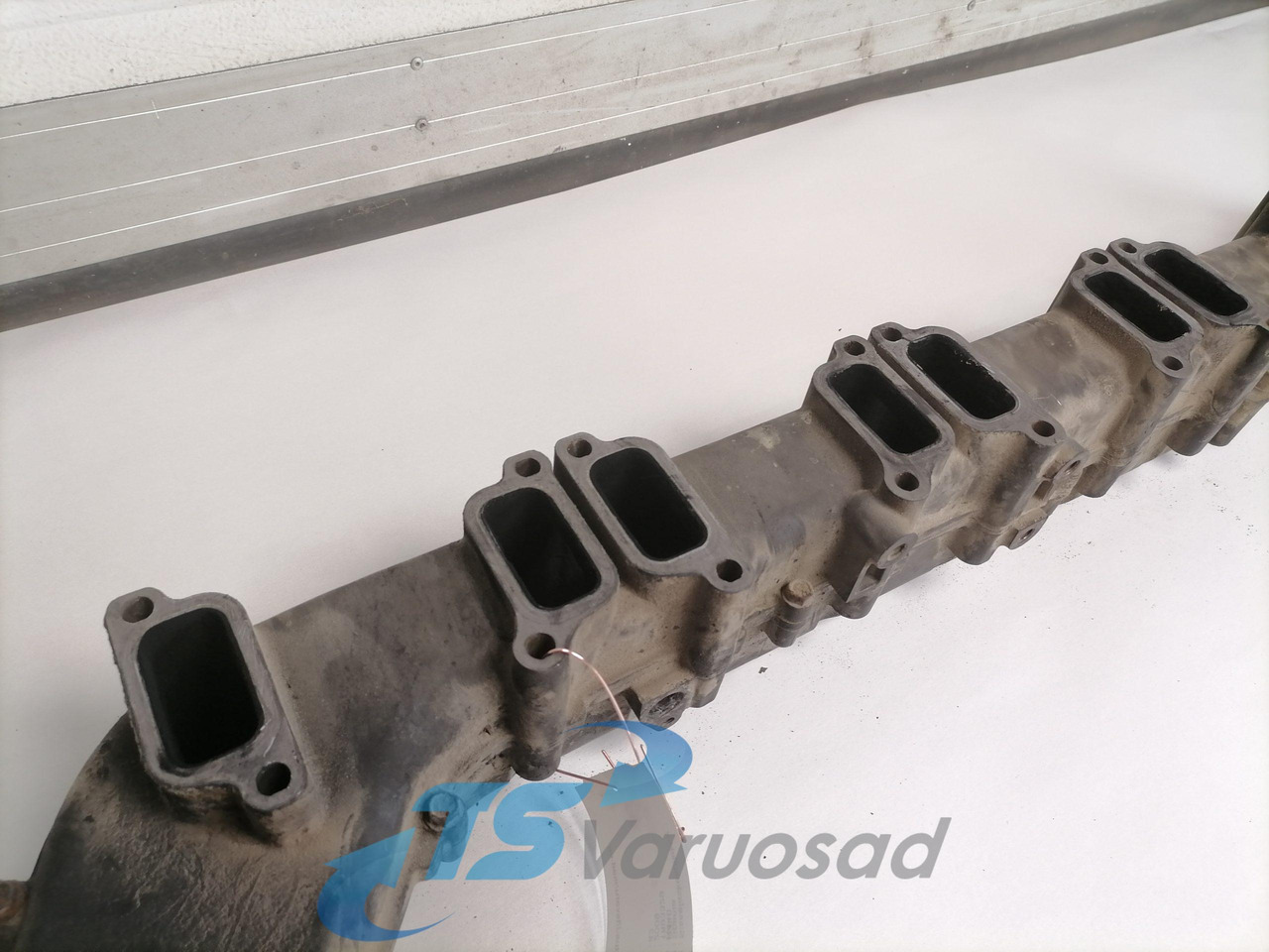 Scania Intake mainfold 1893329 - Впускной коллектор для Грузовиков: фото 4 Scania Intake mainfold 1893329 - Впускной коллектор для Грузовиков: фото 4