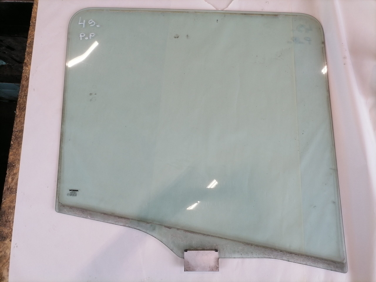 Scania Küljeklaas, parem 1306260 - Стекло и запчасти для Грузовиков: фото 2 Scania Küljeklaas, parem 1306260 - Стекло и запчасти для Грузовиков: фото 2