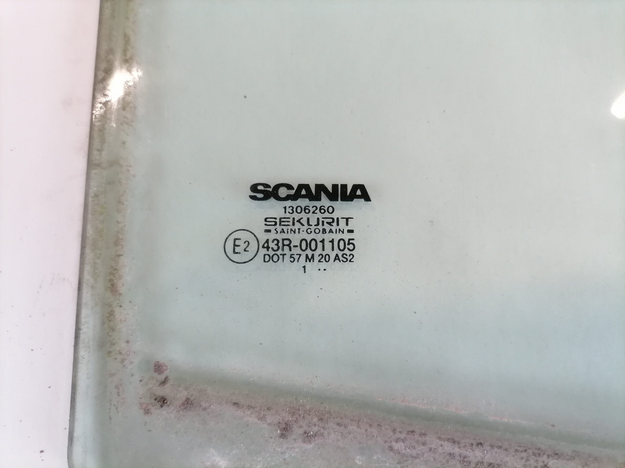 Scania Küljeklaas, parem 1306260 - Стекло и запчасти для Грузовиков: фото 3 Scania Küljeklaas, parem 1306260 - Стекло и запчасти для Грузовиков: фото 3