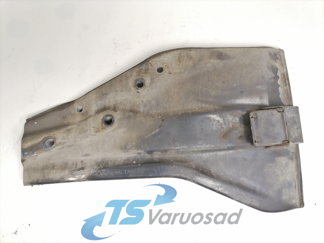 Scania Mudguard bracket 1743493 - Универсальная запчасть для Грузовиков: фото 1 Scania Mudguard bracket 1743493 - Универсальная запчасть для Грузовиков: фото 1