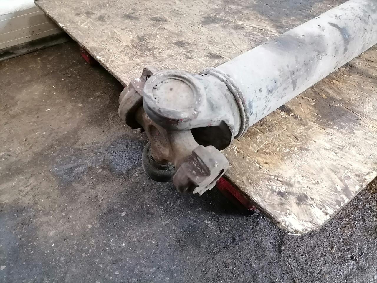 Scania Propeller shaft 1758402 - Карданный вал для Грузовиков: фото 4 Scania Propeller shaft 1758402 - Карданный вал для Грузовиков: фото 4