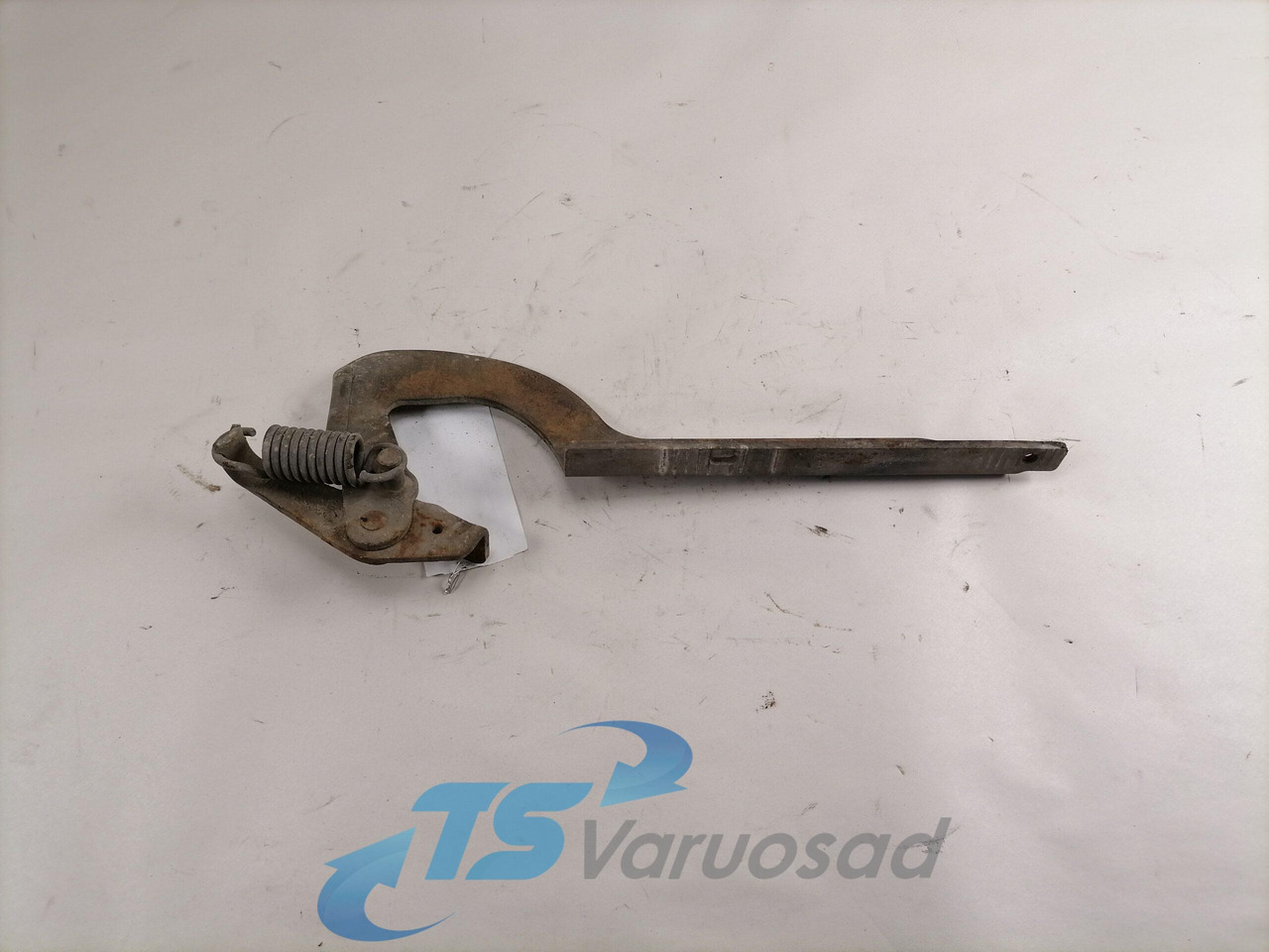 Scania lower grille carrier hinge 1381479 - Решётка радиатора для Грузовиков: фото 2 Scania lower grille carrier hinge 1381479 - Решётка радиатора для Грузовиков: фото 2