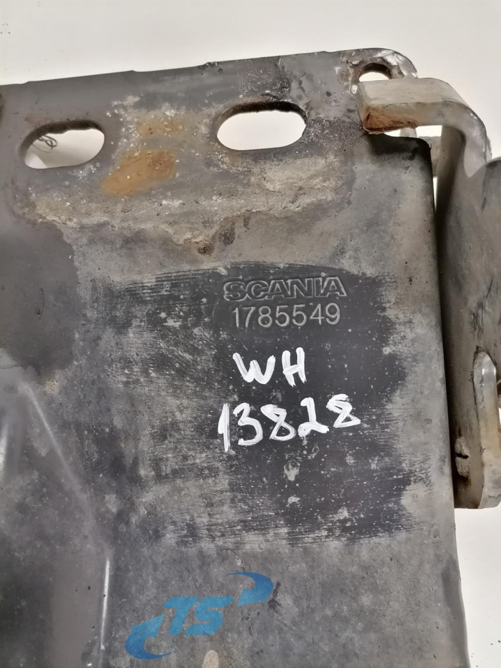 Scania lower grille carrier hinge 1785549 - Решётка радиатора для Грузовиков: фото 4 Scania lower grille carrier hinge 1785549 - Решётка радиатора для Грузовиков: фото 4
