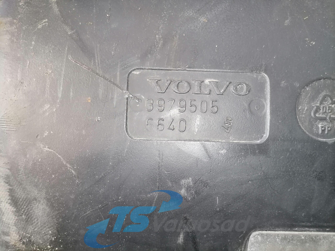 Volvo Air filter housing 3979505 - Система впуска для Грузовиков: фото 3 Volvo Air filter housing 3979505 - Система впуска для Грузовиков: фото 3