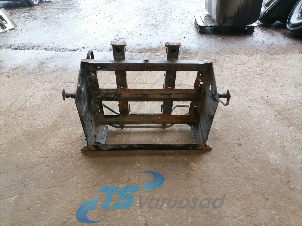 Volvo Battery box 82242391 - Аккумулятор для Грузовиков: фото 1 Volvo Battery box 82242391 - Аккумулятор для Грузовиков: фото 1