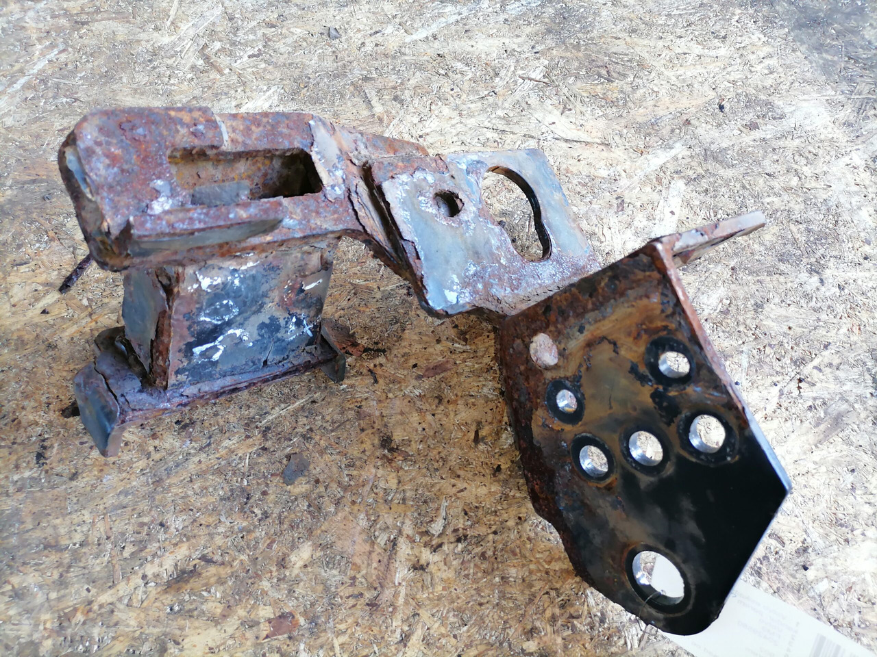 Volvo Bumper bracket 20429580 - Бампер для Грузовиков: фото 2 Volvo Bumper bracket 20429580 - Бампер для Грузовиков: фото 2