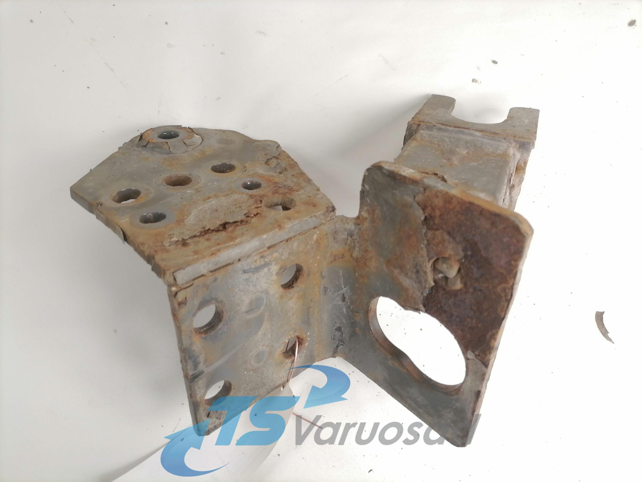 Volvo Bumper bracket 20499244 - Бампер для Грузовиков: фото 3 Volvo Bumper bracket 20499244 - Бампер для Грузовиков: фото 3