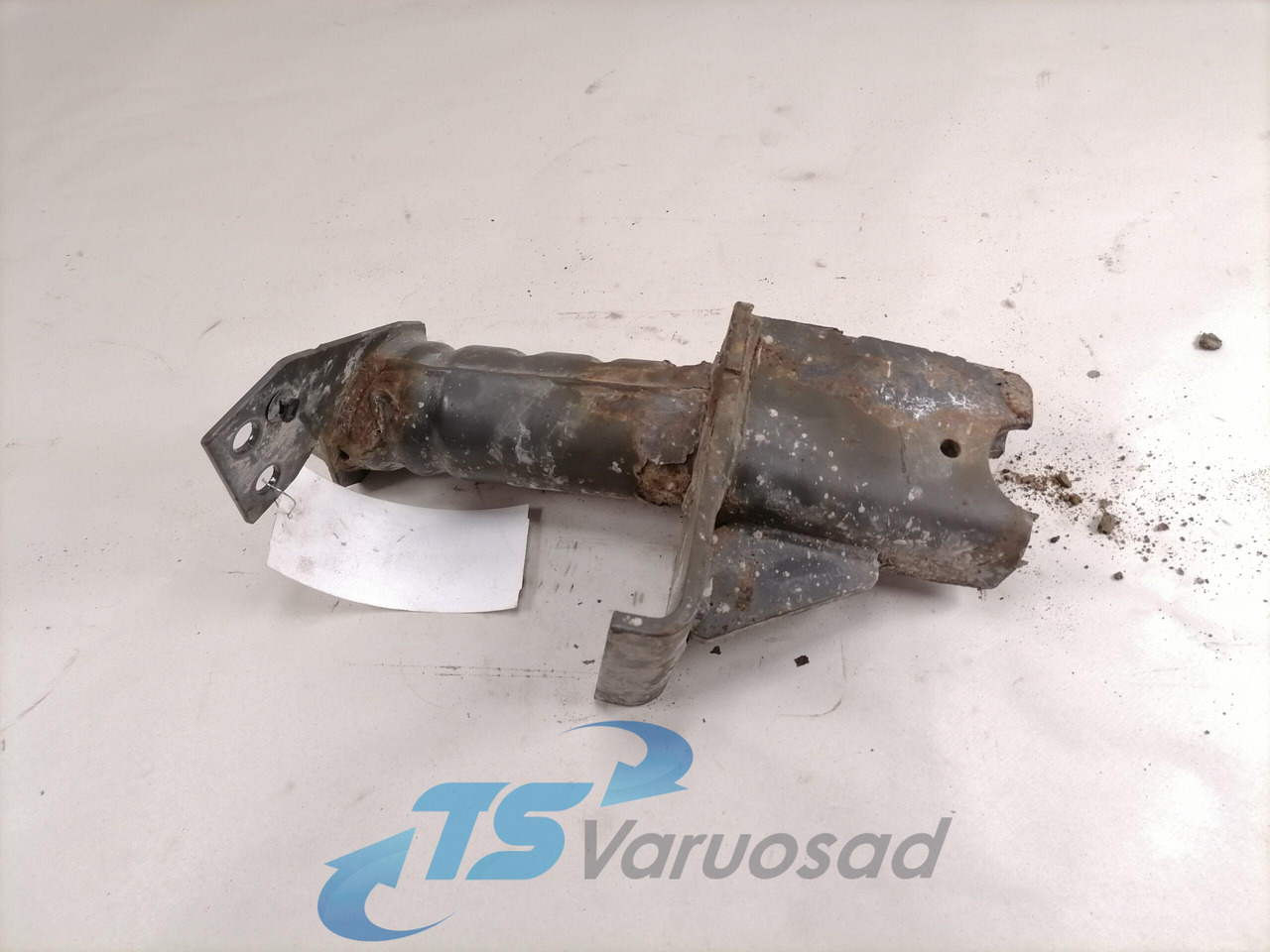 Volvo Bumper bracket 82943981 - Бампер для Грузовиков: фото 2 Volvo Bumper bracket 82943981 - Бампер для Грузовиков: фото 2