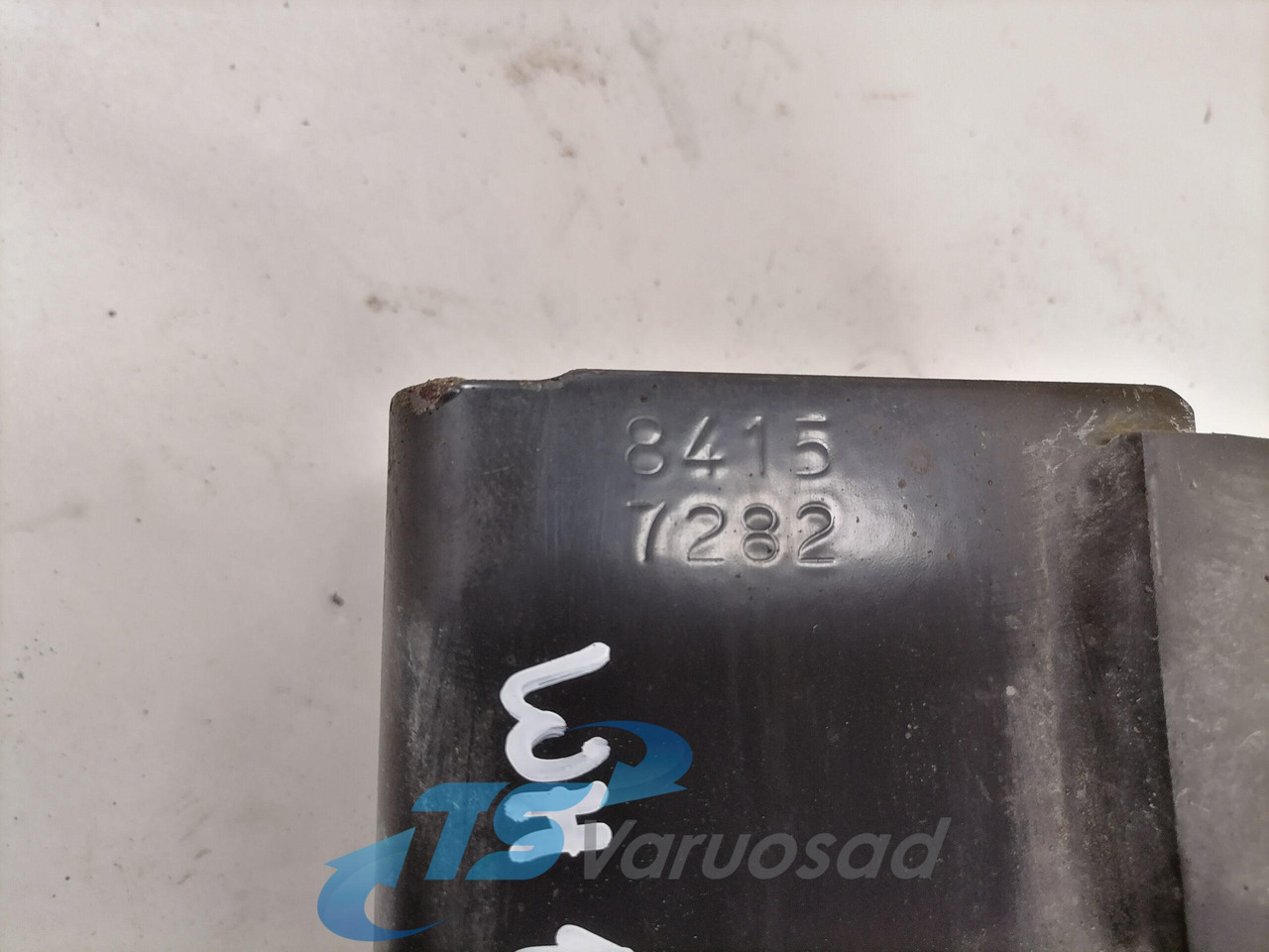 Volvo Bumper bracket 84157282 - Бампер для Грузовиков: фото 3 Volvo Bumper bracket 84157282 - Бампер для Грузовиков: фото 3