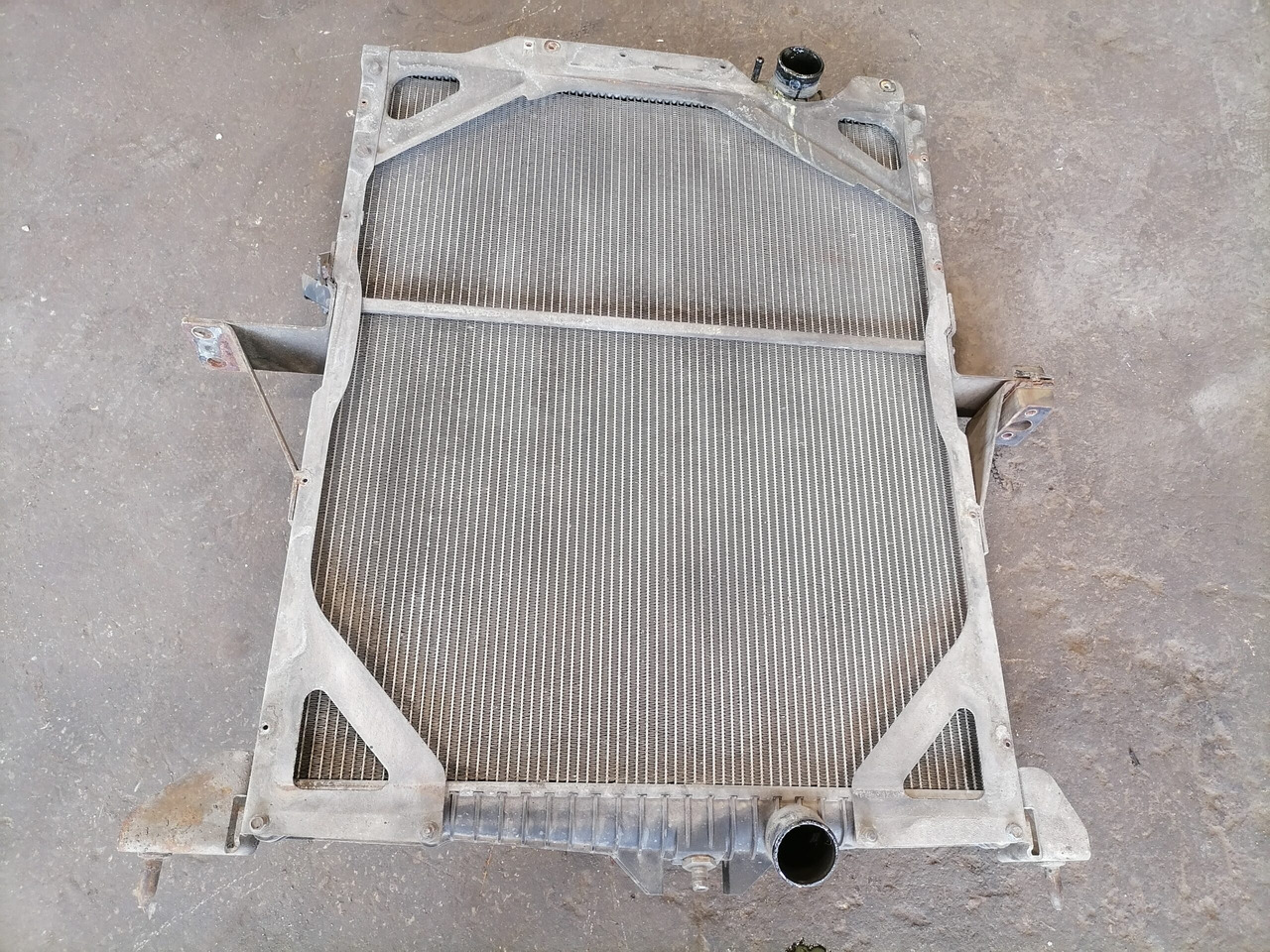 Volvo Cooling radiator 20536920 - Радиатор для Грузовиков: фото 2 Volvo Cooling radiator 20536920 - Радиатор для Грузовиков: фото 2