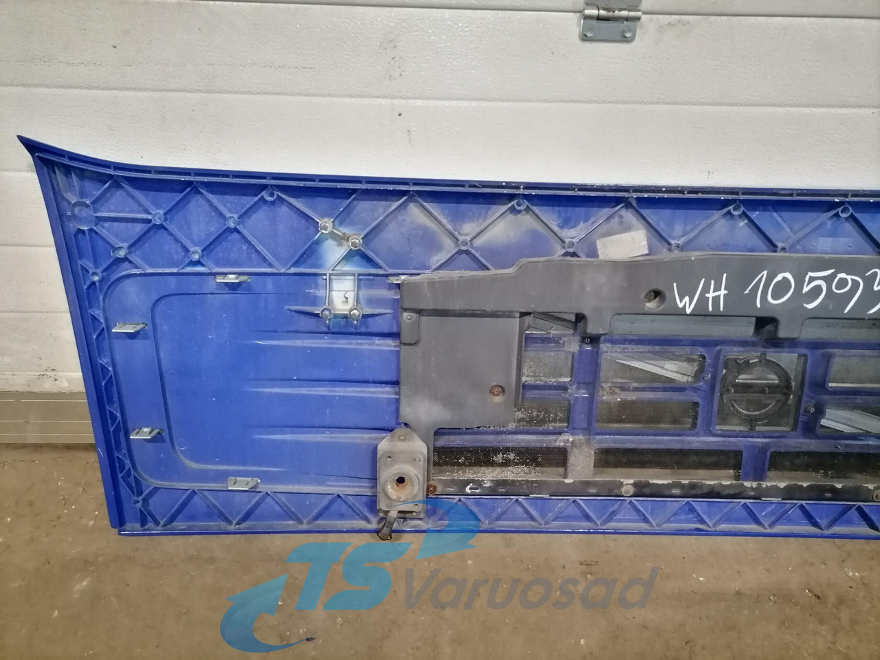 Volvo Grille panel 20523237 - Решётка радиатора для Грузовиков: фото 2 Volvo Grille panel 20523237 - Решётка радиатора для Грузовиков: фото 2