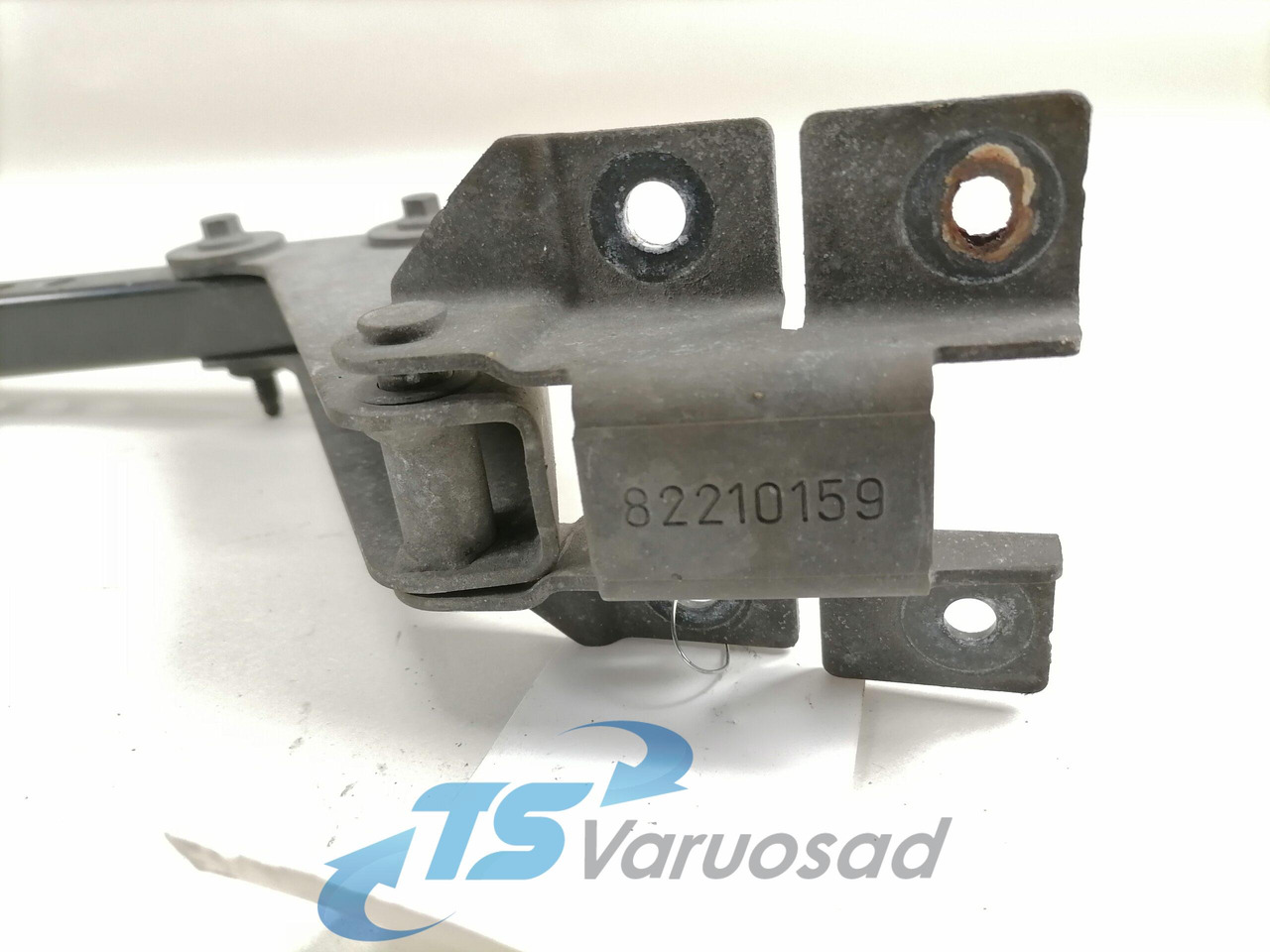 Volvo Kabiini tuulesuunaja kandur 82210159 - Аэродинамика/ Спойлеры для Грузовиков: фото 3 Volvo Kabiini tuulesuunaja kandur 82210159 - Аэродинамика/ Спойлеры для Грузовиков: фото 3
