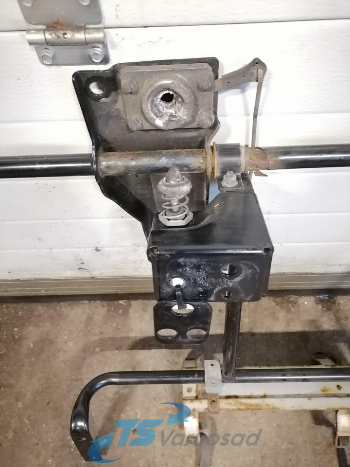 Volvo Kabiini tuulesuunaja kandur 82211420 - Универсальная запчасть для Грузовиков: фото 5 Volvo Kabiini tuulesuunaja kandur 82211420 - Универсальная запчасть для Грузовиков: фото 5