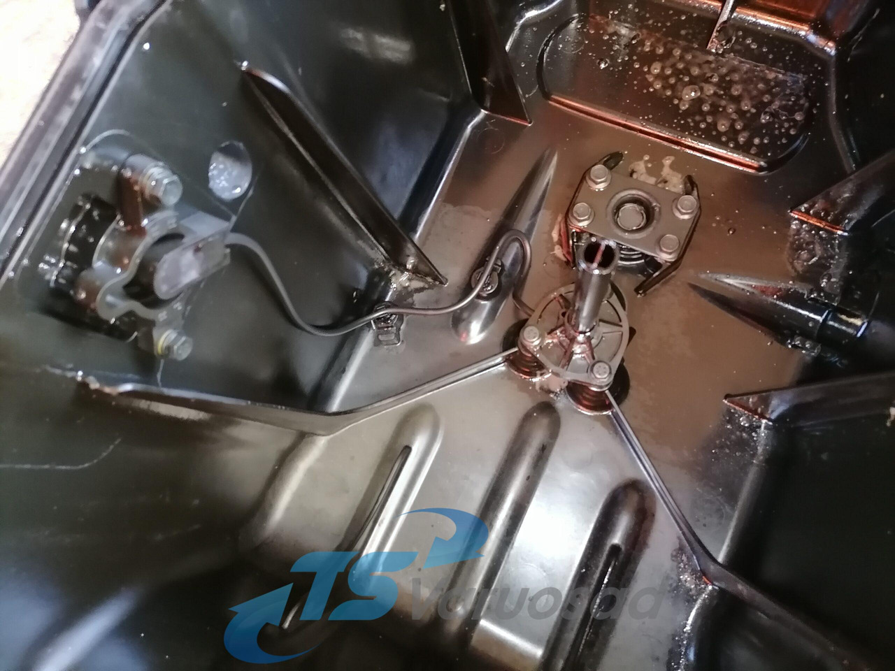 Volvo Oil sump 20493972 - Масляный поддон для Грузовиков: фото 4 Volvo Oil sump 20493972 - Масляный поддон для Грузовиков: фото 4
