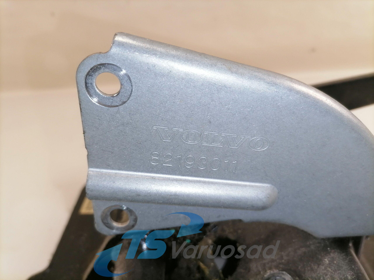 Volvo Pedaalide kandur 82424669 - Подготовка топлива для Грузовиков: фото 4 Volvo Pedaalide kandur 82424669 - Подготовка топлива для Грузовиков: фото 4