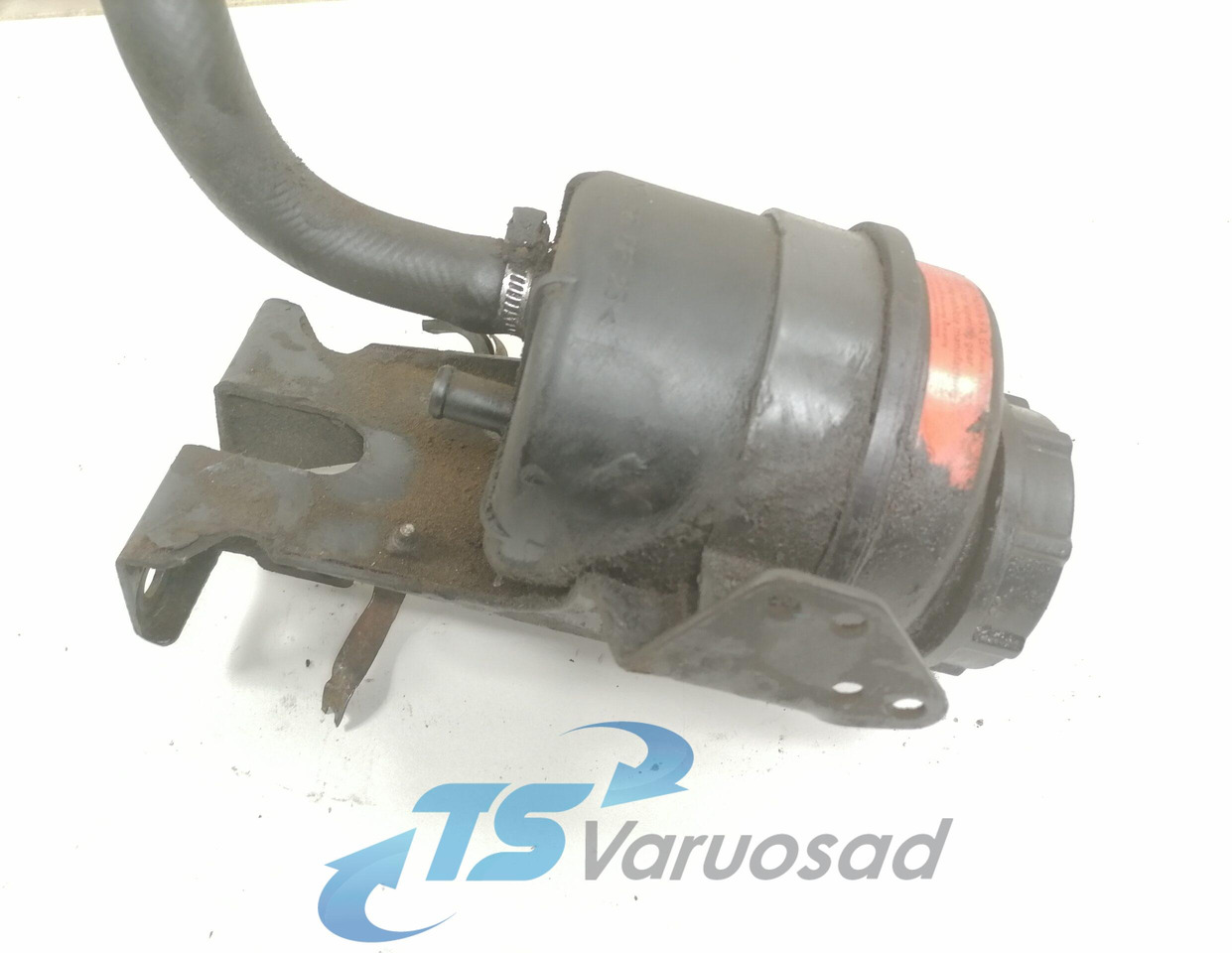 Volvo Steering oil tank+ bracket 20495075 - Шланг рулевого управления для Грузовиков: фото 1 Volvo Steering oil tank+ bracket 20495075 - Шланг рулевого управления для Грузовиков: фото 1