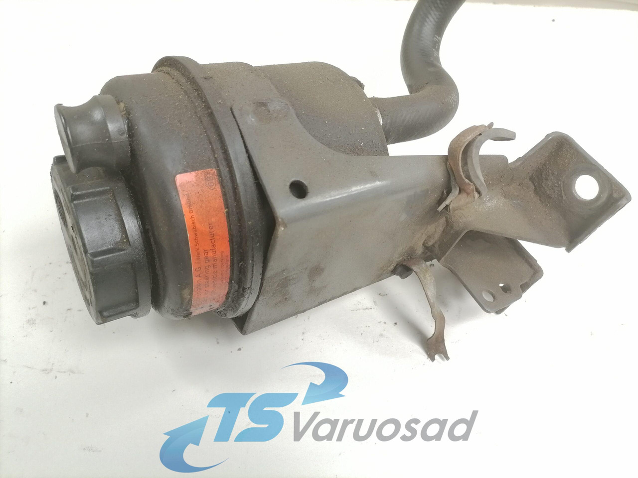 Volvo Steering oil tank+ bracket 20495075 - Шланг рулевого управления для Грузовиков: фото 3 Volvo Steering oil tank+ bracket 20495075 - Шланг рулевого управления для Грузовиков: фото 3