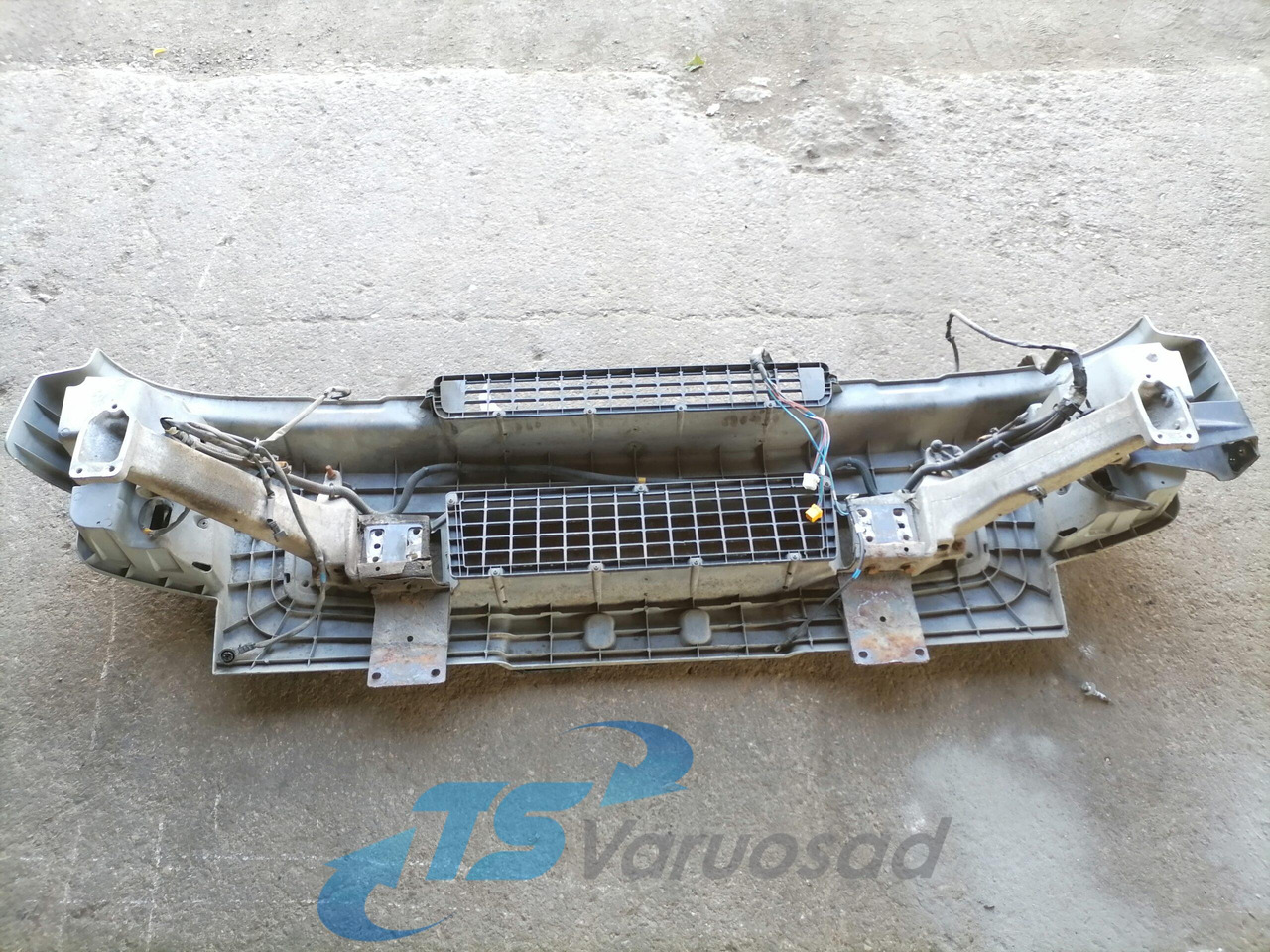 Volvo Volvo iluvõre/stange 20961643 - Решётка радиатора для Грузовиков: фото 2 Volvo Volvo iluvõre/stange 20961643 - Решётка радиатора для Грузовиков: фото 2
