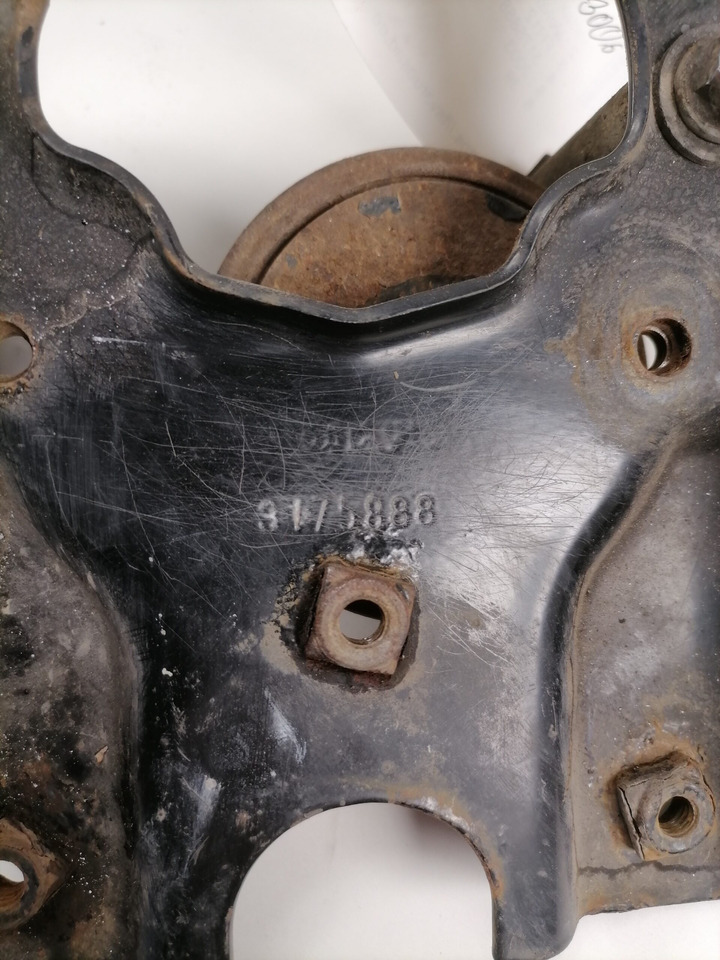 Volvo light bracket 3175888 - Свет/ Освещение для Грузовиков: фото 3 Volvo light bracket 3175888 - Свет/ Освещение для Грузовиков: фото 3