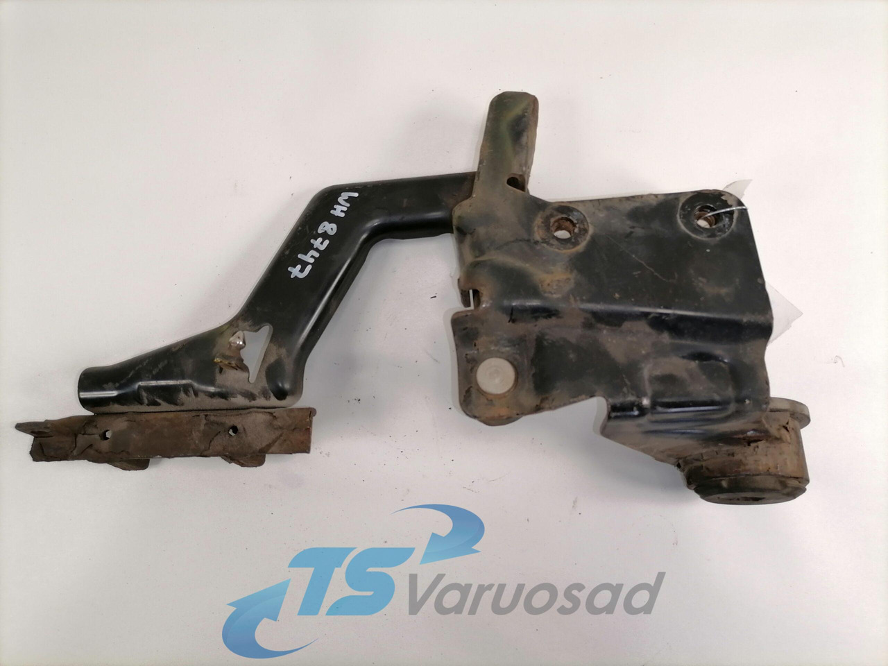 Volvo lower grille carrier hinge 20545094 - Решётка радиатора для Грузовиков: фото 3 Volvo lower grille carrier hinge 20545094 - Решётка радиатора для Грузовиков: фото 3