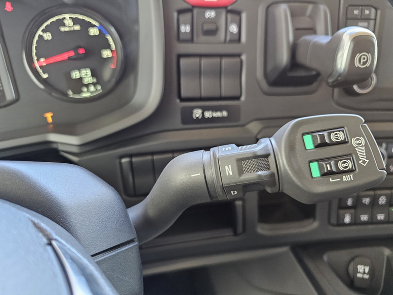 Фото интерьера 1: Грузовик бортовой/ Платформа, Автоманипулятор Scania P410 6x2*4 / PALFINGER 35 tm CRANE + WINCH