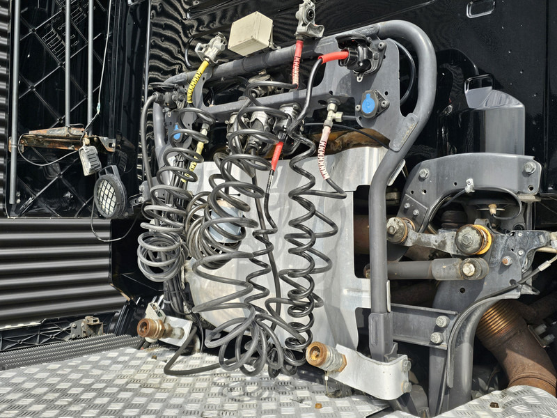 Тягач Scania R730 V8 4x2 TOPLINE / FULL AIR / RETARDER / HYDRAULIC: фото 15 Тягач Scania R730 V8 4x2 TOPLINE / FULL AIR / RETARDER / HYDRAULIC: фото 15