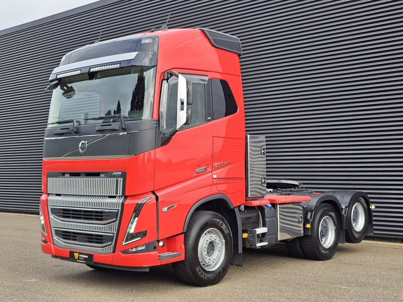 Volvo FH 16 650 / 6x4 BOOGIE / HYDRAULIC / RETARDER / 100T - Тягач: фото 1 Volvo FH 16 650 / 6x4 BOOGIE / HYDRAULIC / RETARDER / 100T - Тягач: фото 1