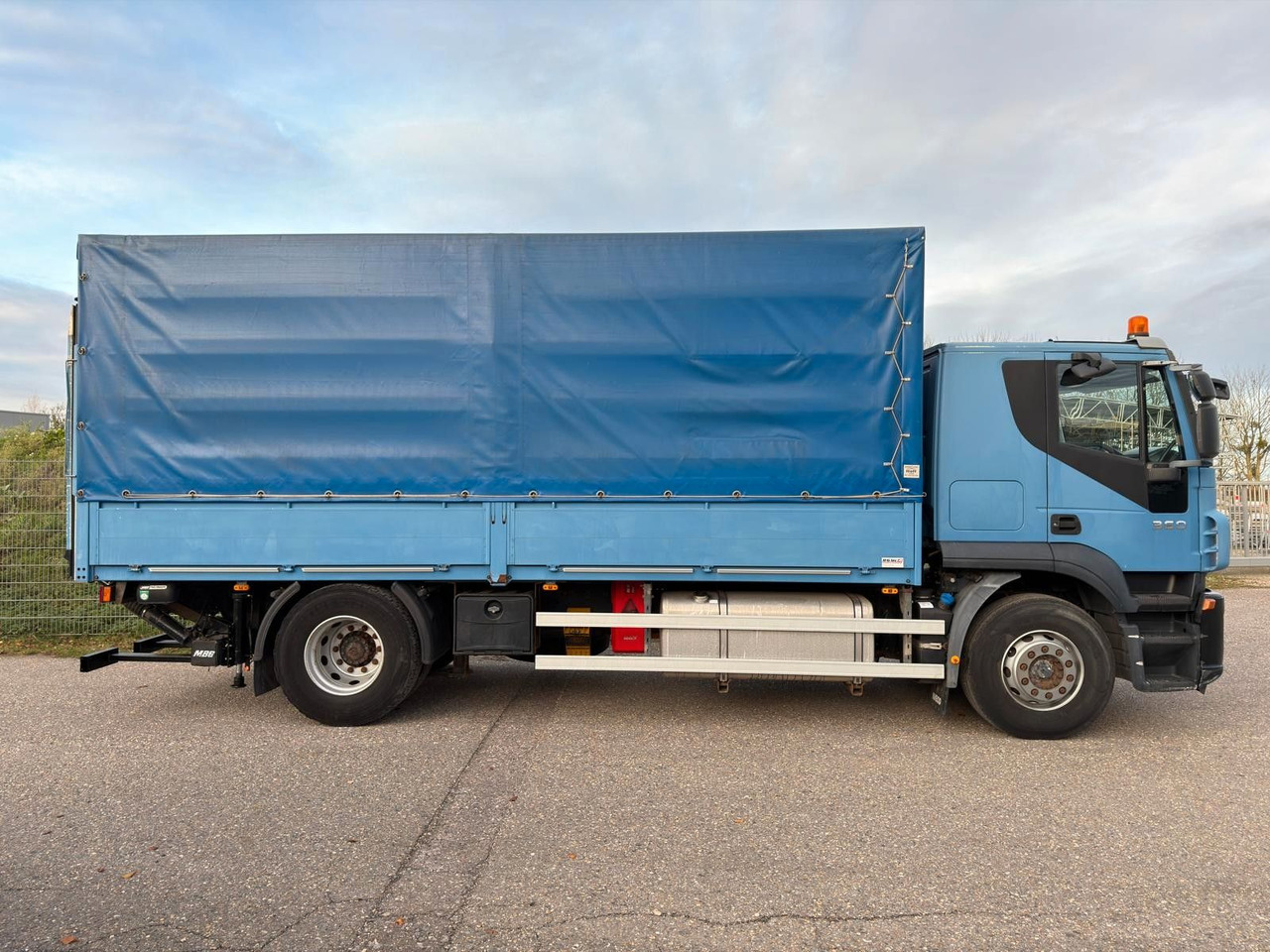 Iveco 190S36/9 Stralis Pritsche & Hebebühne 3 to. TOP - Тентованный грузовик: фото 4 Iveco 190S36/9 Stralis Pritsche & Hebebühne 3 to. TOP - Тентованный грузовик: фото 4