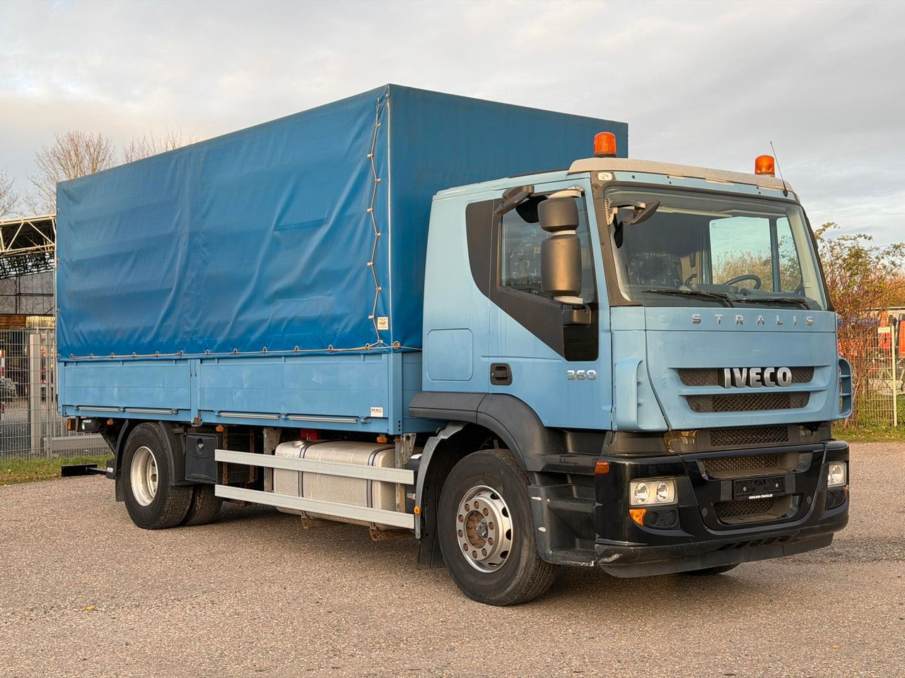 Iveco 190S36/9 Stralis Pritsche & Hebebühne 3 to. TOP - Тентованный грузовик: фото 3 Iveco 190S36/9 Stralis Pritsche & Hebebühne 3 to. TOP - Тентованный грузовик: фото 3