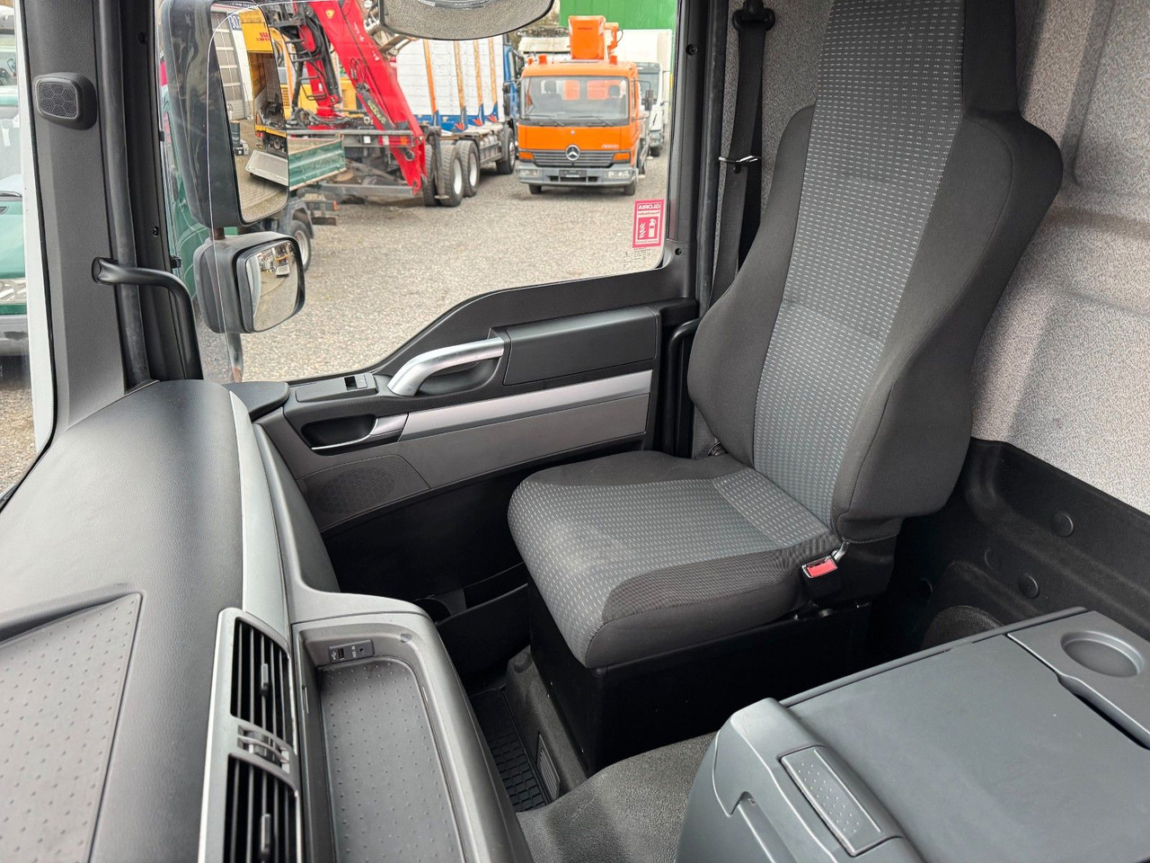 Грузовик с закрытым кузовом MAN 15.290 4X2 Koffer mit Hebebühne AHK: фото 13