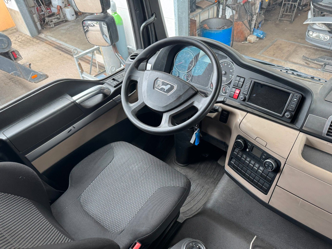 MAN 18.290 4X2 Koffer / Plane Top Zustand 8,30 Meter - Тентованный грузовик: фото 5 MAN 18.290 4X2 Koffer / Plane Top Zustand 8,30 Meter - Тентованный грузовик: фото 5