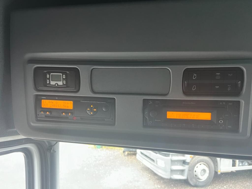 Mercedes-Benz 1324 4X2 Koffer Plane 6 to. Hebebühne - Тентованный грузовик: фото 5 Mercedes-Benz 1324 4X2 Koffer Plane 6 to. Hebebühne - Тентованный грузовик: фото 5