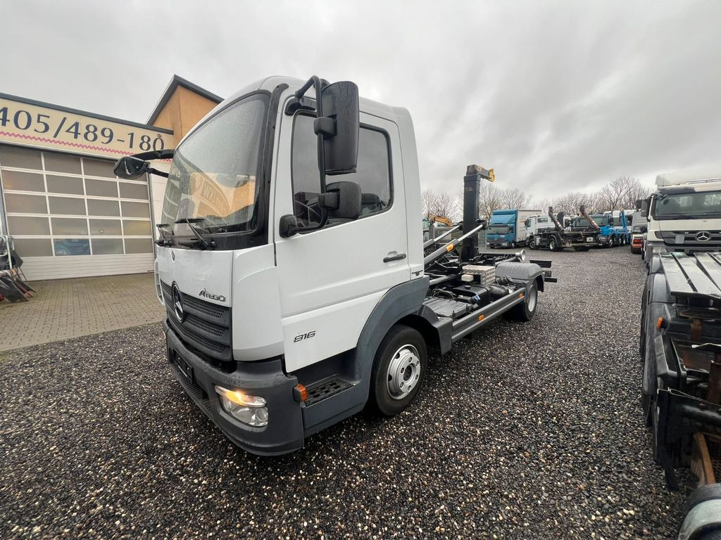 Mercedes-Benz 816 4X2 mit neuem Hyva Abroller Funk - Крюковой мультилифт: фото 5 Mercedes-Benz 816 4X2 mit neuem Hyva Abroller Funk - Крюковой мультилифт: фото 5