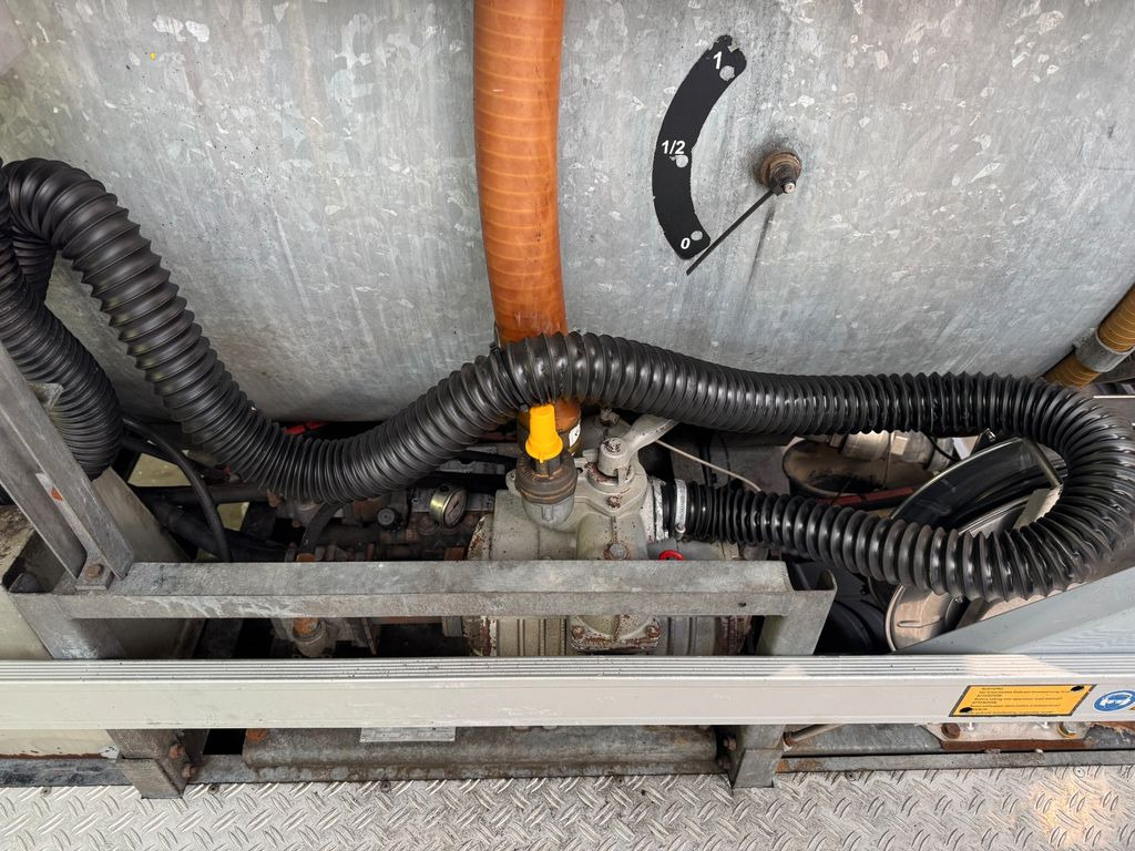 Mercedes-Benz 818 4X2 ROM Toilettenwagen Mercedes-Benz 818 4X2 ROM Toilettenwagen 6 Plätze - Ассенизатор: фото 4 Mercedes-Benz 818 4X2 ROM Toilettenwagen Mercedes-Benz 818 4X2 ROM Toilettenwagen 6 Plätze - Ассенизатор: фото 4