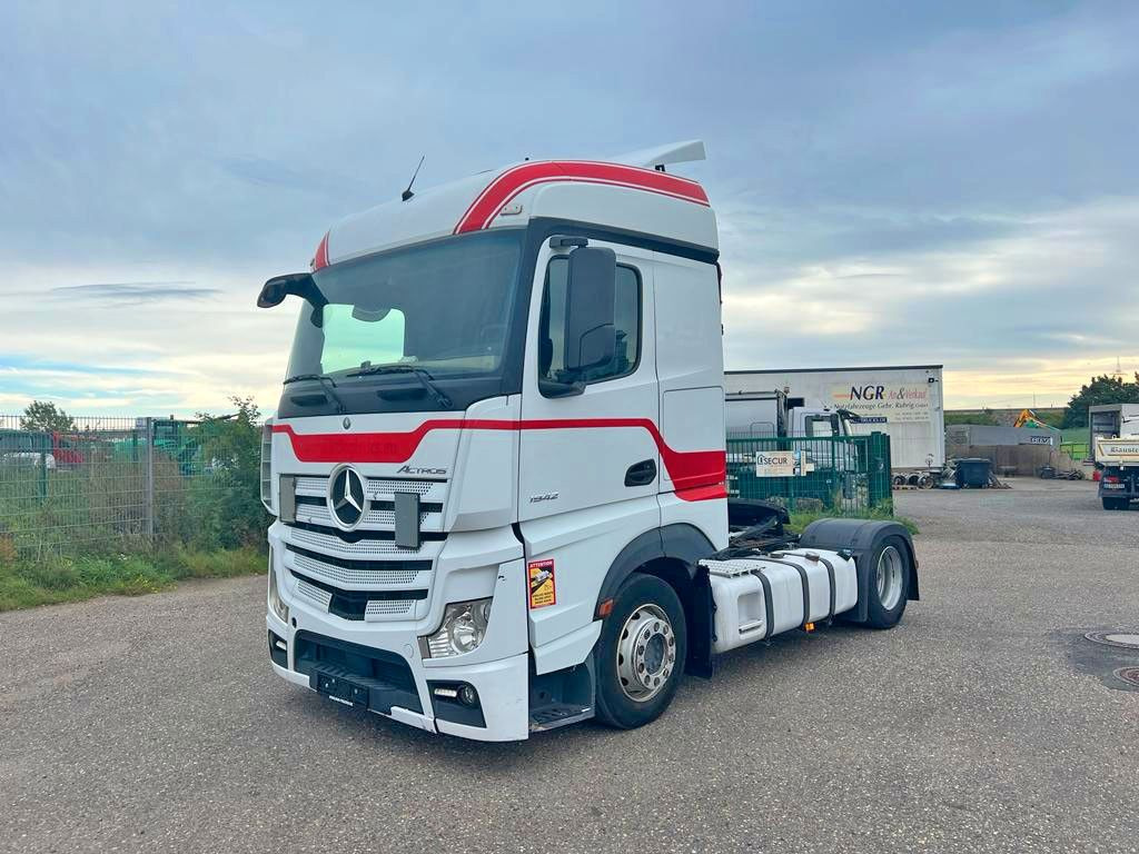 Mercedes-Benz 1842 4X2 mit Höhenverstellbarer Sattelkuppung Mercedes-Benz 1842 4X2 mit Höhenverstellbarer Sattelkuppung - Тягач: фото 1 Mercedes-Benz 1842 4X2 mit Höhenverstellbarer Sattelkuppung Mercedes-Benz 1842 4X2 mit Höhenverstellbarer Sattelkuppung - Тягач: фото 1