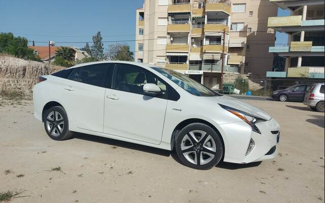 Toyota Prius Hybrid - Легковой автомобиль: фото 4 Toyota Prius Hybrid - Легковой автомобиль: фото 4