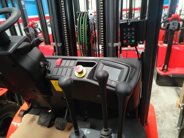 Электропогрузчик Linde E20 PBHP-01: фото 8 Электропогрузчик Linde E20 PBHP-01: фото 8