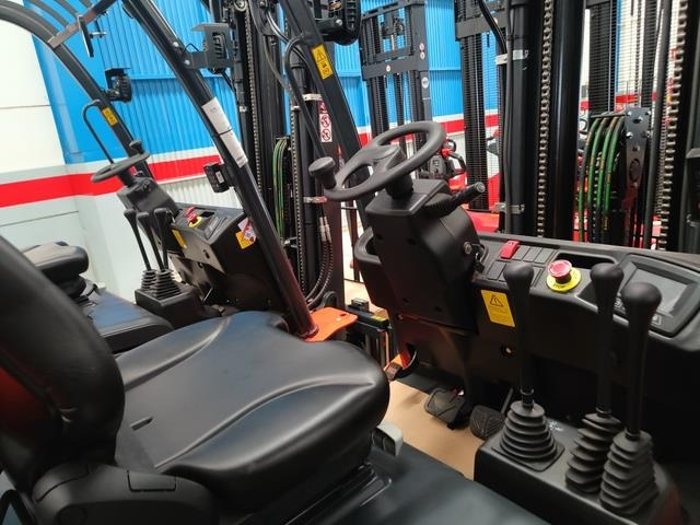 Электропогрузчик Linde E20 PBHP-01: фото 6 Электропогрузчик Linde E20 PBHP-01: фото 6