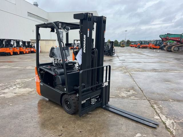 Doosan B15T-7 PLUS - Электропогрузчик: фото 4 Doosan B15T-7 PLUS - Электропогрузчик: фото 4