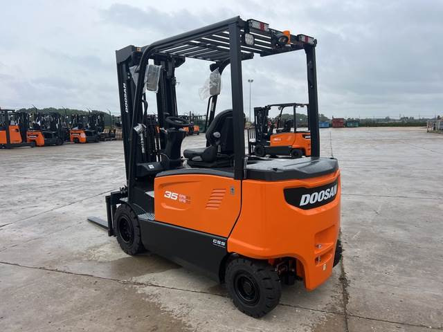 Doosan B35X-7 PLUS - Электропогрузчик: фото 2 Doosan B35X-7 PLUS - Электропогрузчик: фото 2