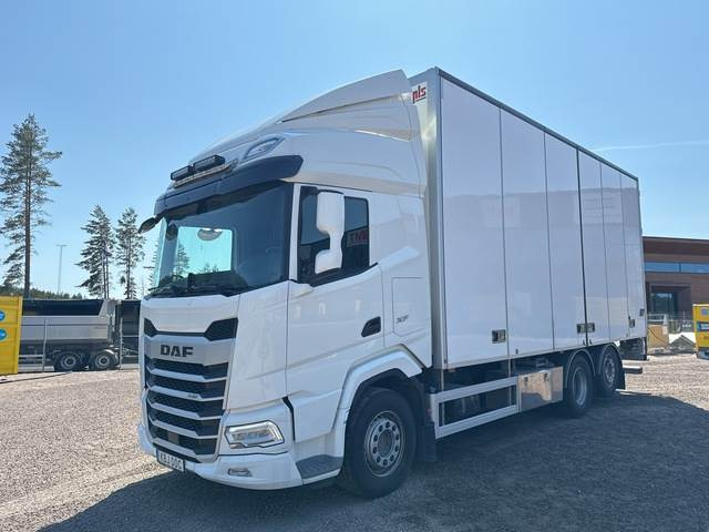 DAF XF 530 FAN - Грузовик с закрытым кузовом: фото 1 DAF XF 530 FAN - Грузовик с закрытым кузовом: фото 1