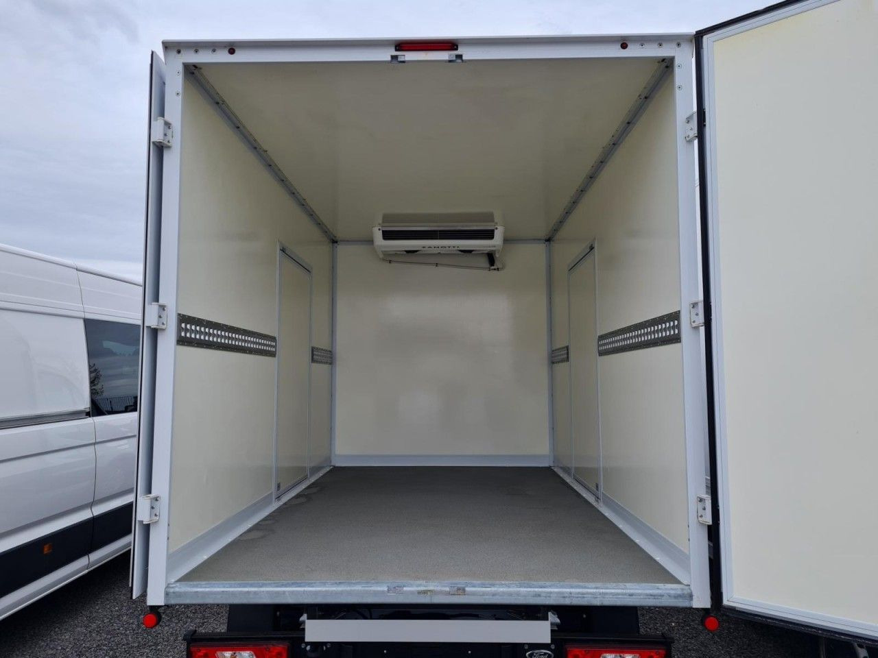 Ford Transit 350 Kühlkoffer STAND+FAHRKÜHLUNG TREND Ford Transit 350 Kühlkoffer STAND+FAHRKÜHLUNG TREND - Малотоннажный рефрижератор: фото 5 Ford Transit 350 Kühlkoffer STAND+FAHRKÜHLUNG TREND Ford Transit 350 Kühlkoffer STAND+FAHRKÜHLUNG TREND - Малотоннажный рефрижератор: фото 5