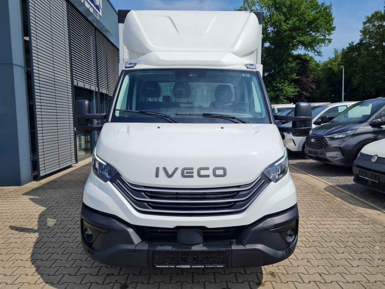 Iveco DAILY 35S18 Koffer Automatik ALU KAMERA NAVI TEMPOMAT - Малотоннажный фургон: фото 2 Iveco DAILY 35S18 Koffer Automatik ALU KAMERA NAVI TEMPOMAT - Малотоннажный фургон: фото 2