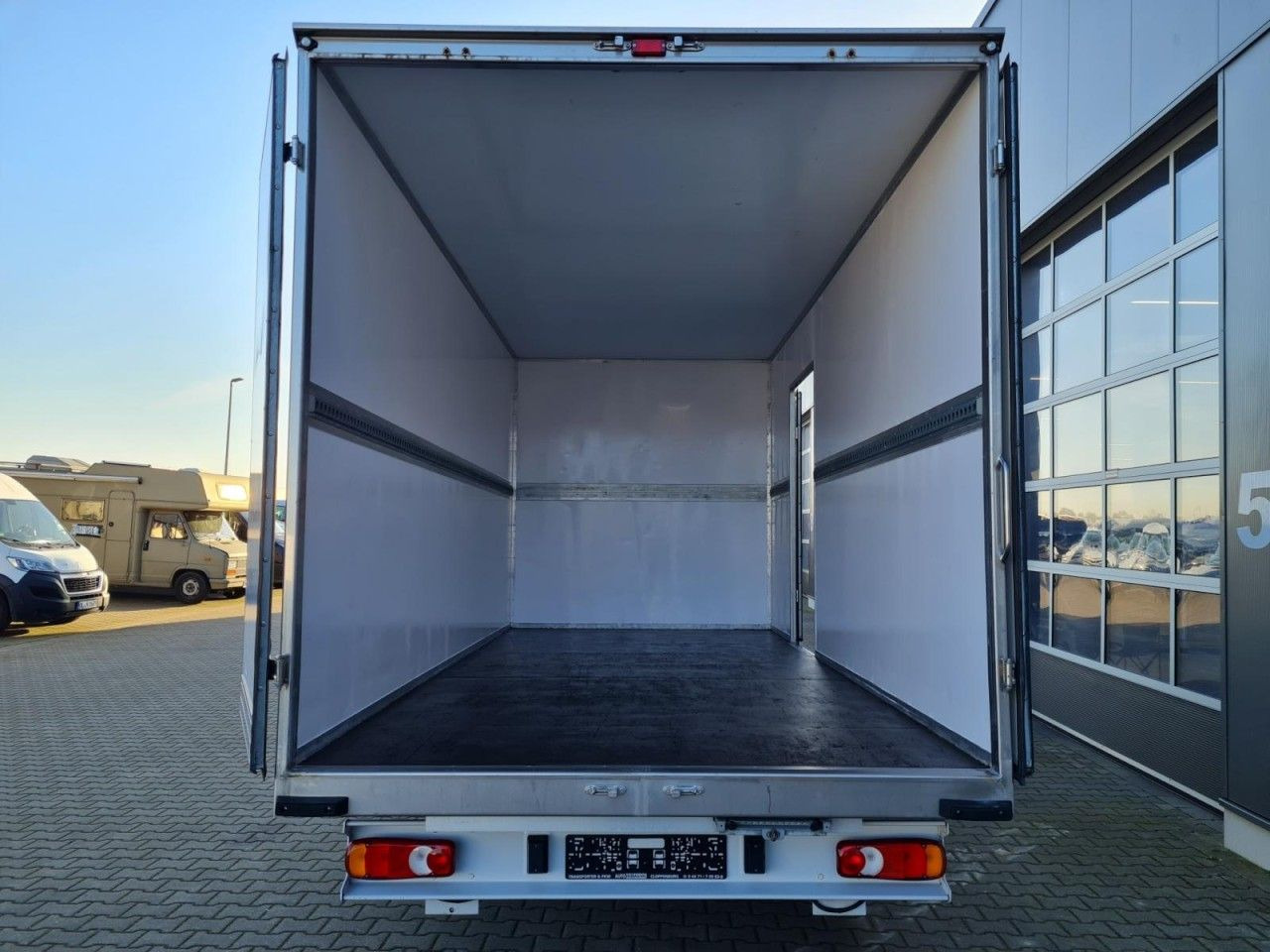 Peugeot Boxer 3.5t Koffer lang L4 ERGO KLIMA KOMFORT TEM - Малотоннажный фургон: фото 5 Peugeot Boxer 3.5t Koffer lang L4 ERGO KLIMA KOMFORT TEM - Малотоннажный фургон: фото 5