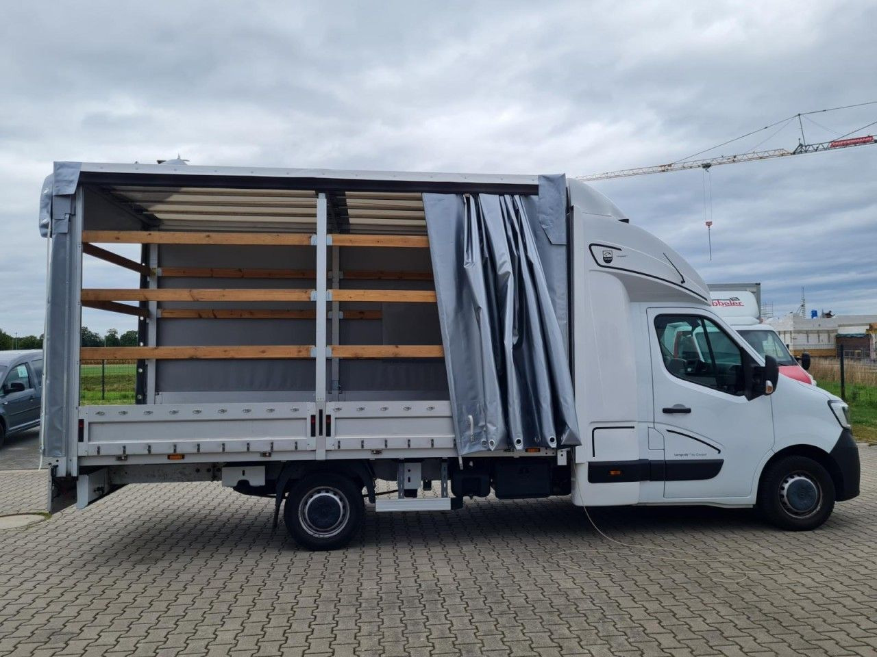 Renault Master 3,5t Pritsche Plane Schlafkab. dCi 165 KL - Тентованный фургон: фото 4 Renault Master 3,5t Pritsche Plane Schlafkab. dCi 165 KL - Тентованный фургон: фото 4