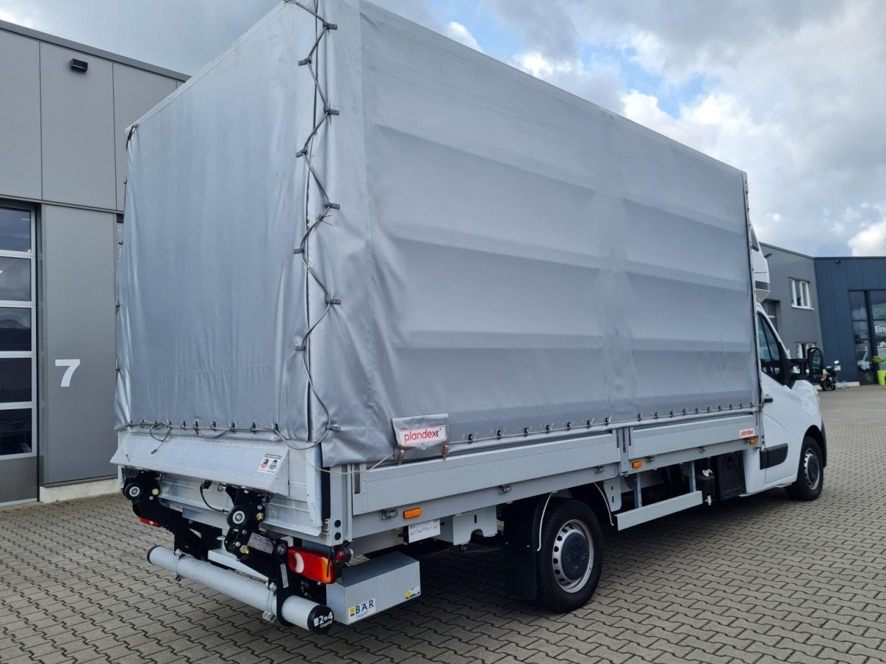 Renault Master 3,5t Pritsche dCi Plane Schlafkab. LBW - Тентованный фургон: фото 4 Renault Master 3,5t Pritsche dCi Plane Schlafkab. LBW - Тентованный фургон: фото 4