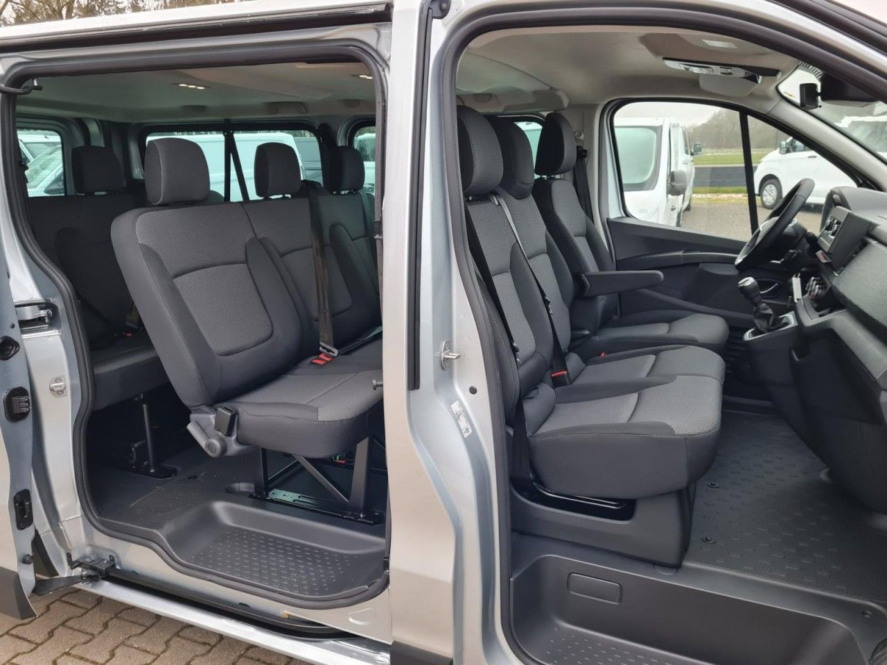 Renault Trafic Kombi 9-Sitze L2 Grand Equilibre KLIMA TE - Легковой автомобиль: фото 4 Renault Trafic Kombi 9-Sitze L2 Grand Equilibre KLIMA TE - Легковой автомобиль: фото 4