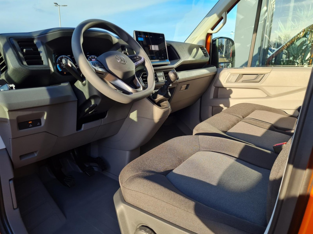 Малотоннажный бортовой грузовик, Грузопассажирский фургон Volkswagen Crafter 35 Doka 7-Sitze MR AHK KLIMA PDC TEMPOMAT: фото 10