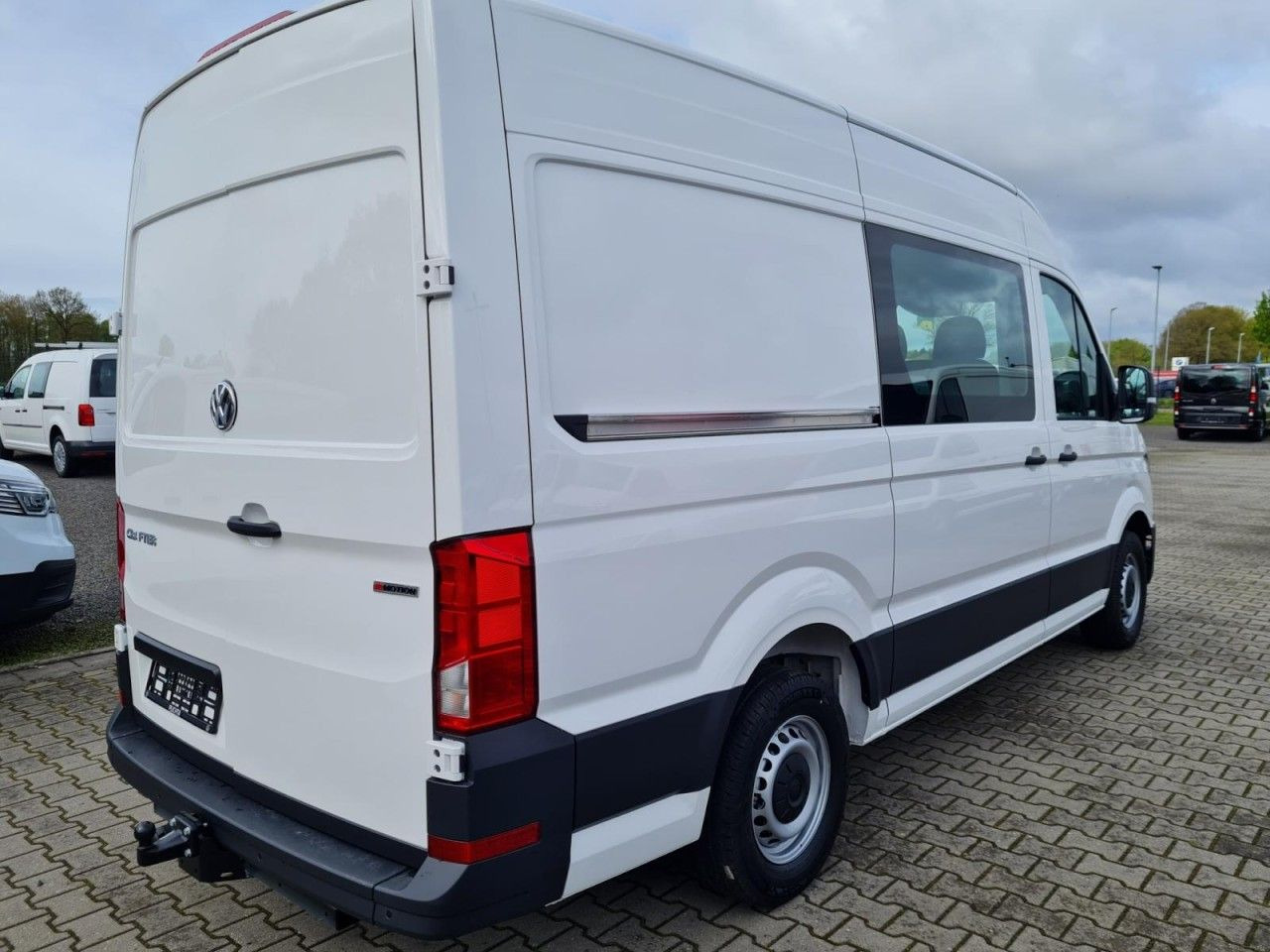 Volkswagen Crafter 35 Kasten PLUS MIXTO DOKA 4motion L3H3 - Цельнометаллический фургон, Грузопассажирский фургон: фото 4 Volkswagen Crafter 35 Kasten PLUS MIXTO DOKA 4motion L3H3 - Цельнометаллический фургон, Грузопассажирский фургон: фото 4